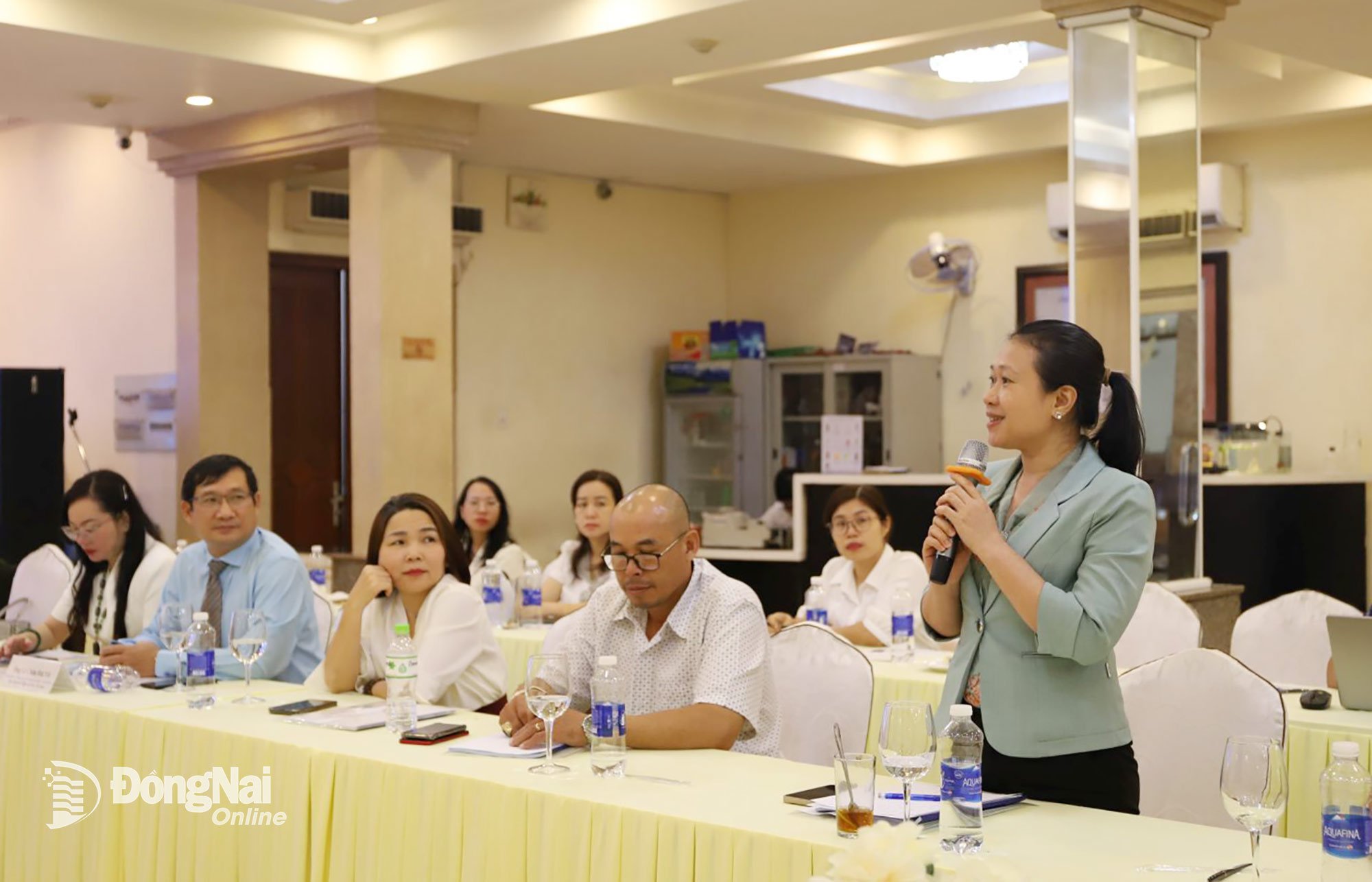 Vertreter von Produktionsunternehmen in der Provinz Dong Nai äußerten sich auf der Konferenz. Foto: B. Nguyen 
