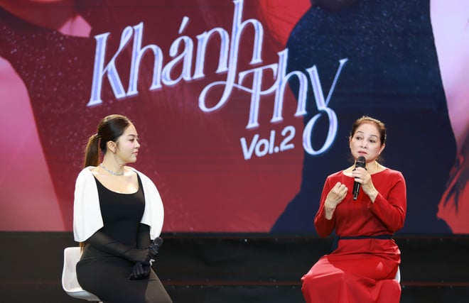 nsnd-ha-thuy-hoc-tro-khanh-thy-2.jpg