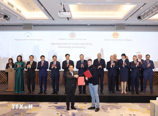 ttxvn-tong-bi-thu-to-lam-va-tong-thong-rumen-radev-du-dien-dan-doanh-nghiep-viet-nam-bulgaria-8358131-3.jpg