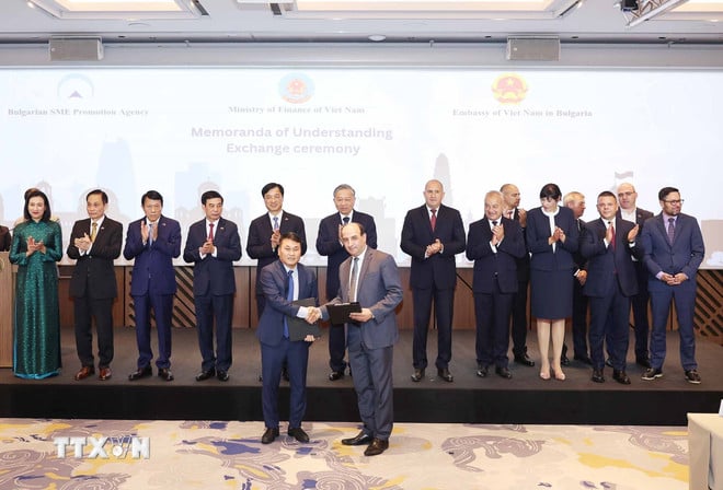 ttxvn-tong-bi-thu-to-lam-va-tong-thong-rumen-radev-du-dien-dan-doanh-nghiep-viet-nam-bulgaria-8358131-2.jpg