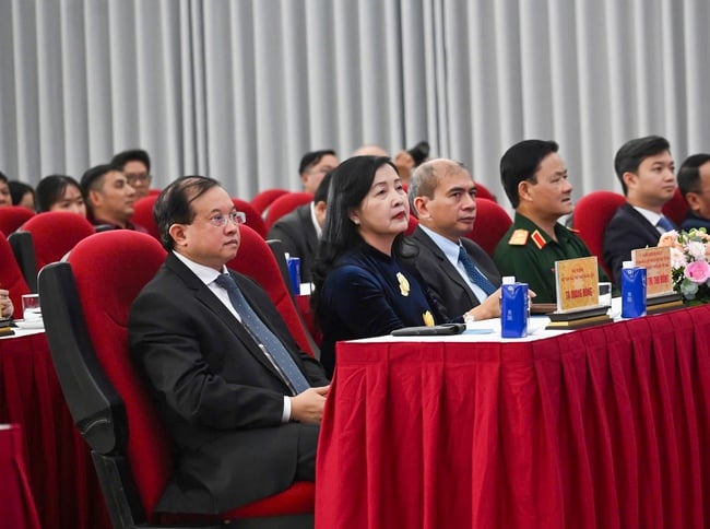 Awarding 32 outstanding works that won the 2nd Technology from the Heart Photo/Video Award - Photo 1. Trao 32 tác phẩm xuất sắc đoạt Giải thưởng ảnh/video Công nghệ từ trái tim lần thứ 2 - Ảnh 1.
