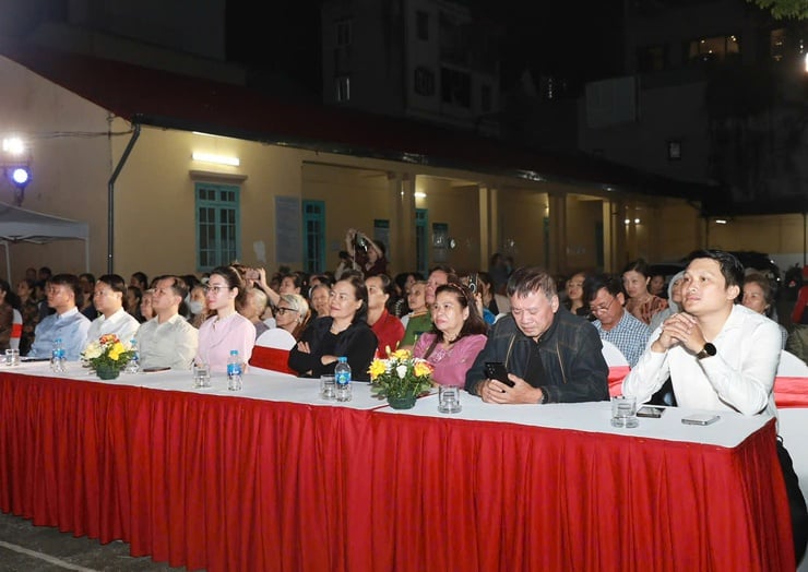 Hoang Mai Ward: Special art program to celebrate the success of the City Party Congress - Photo 1. Phường Hoàng Mai: Chương trình nghệ thuật đặc sắc chào mừng thành công Đại hội Đảng bộ Thành phố- Ảnh 1.