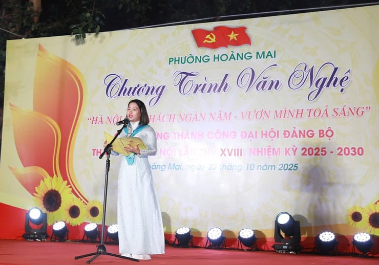Hoang Mai Ward: Special art program to celebrate the success of the City Party Congress - Photo 3. Phường Hoàng Mai: Chương trình nghệ thuật đặc sắc chào mừng thành công Đại hội Đảng bộ Thành phố- Ảnh 3.