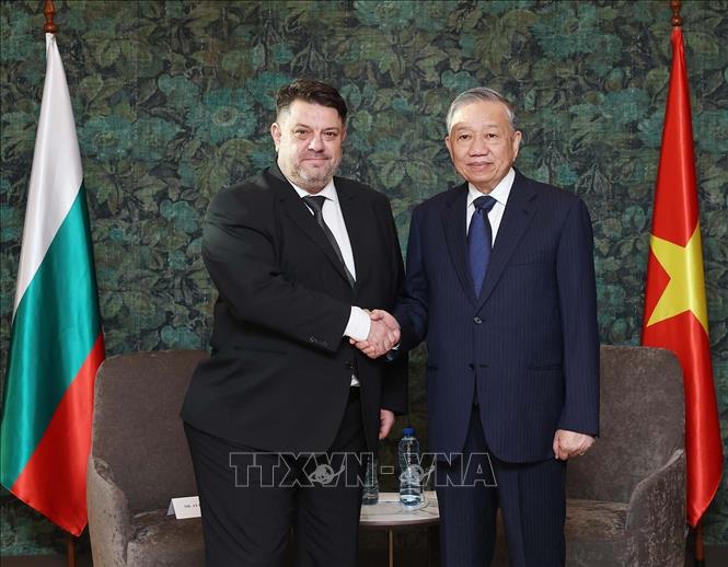 Подпись к фотографии