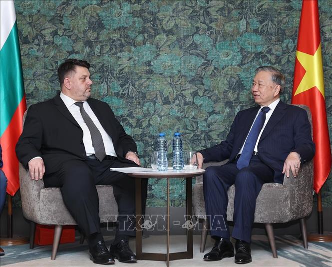 Подпись к фотографии