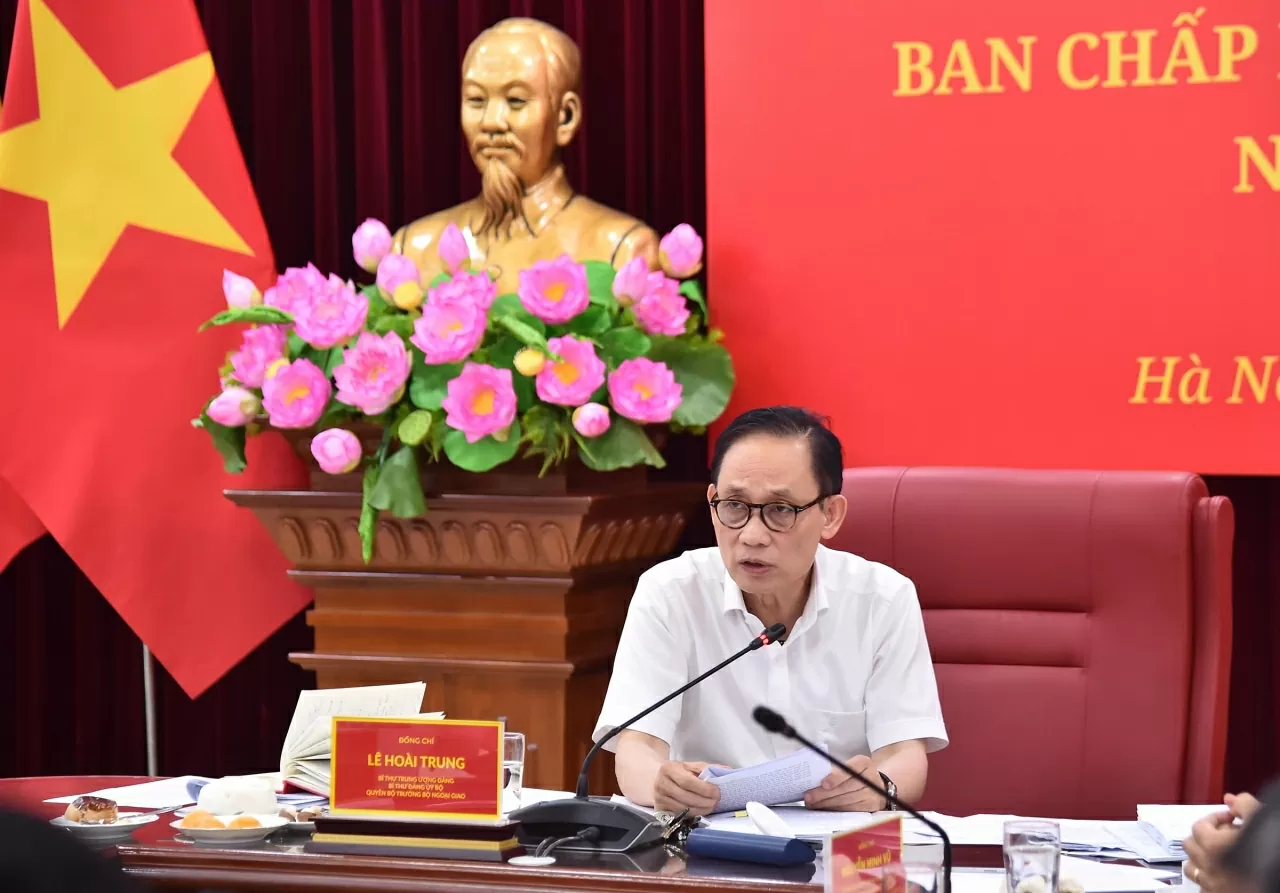 Bí thư Trung ương Đảng, Bí thư Đảng ủy Bộ Ngoại giao phát biểu chỉ đạo Hội nghị. (Ảnh: Thành Long)