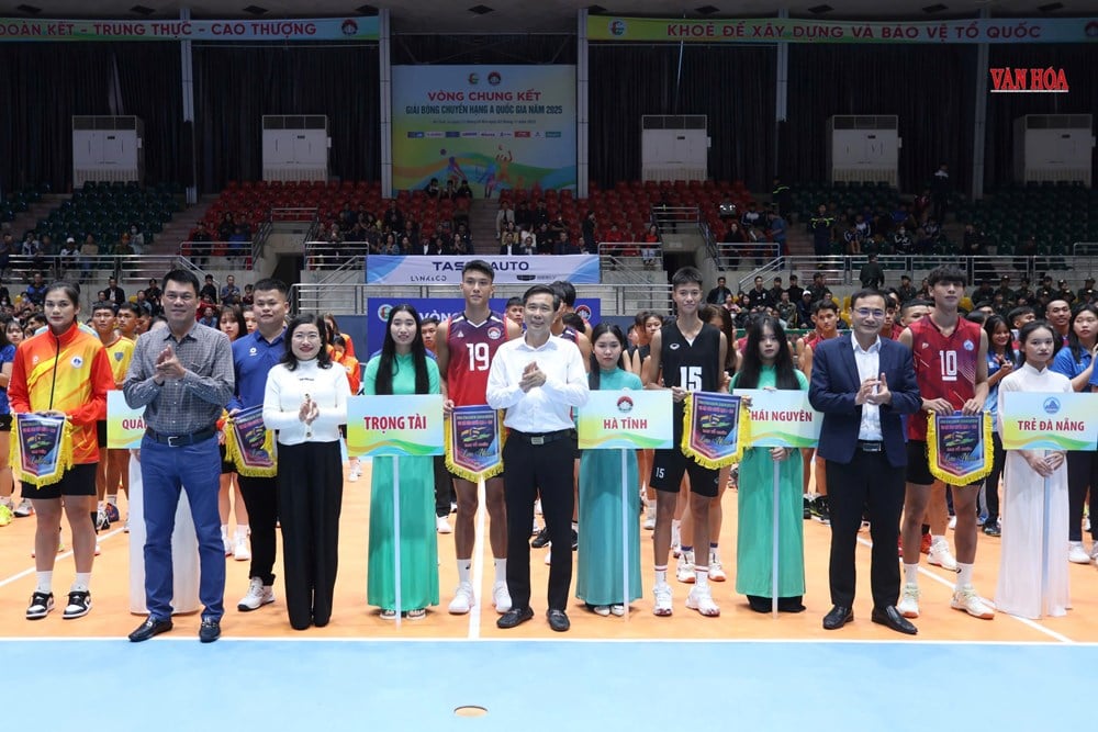 Ha Tinh vann överväldigande den inledande matchen i den nationella volleybollturneringen i A-klass - foto 1