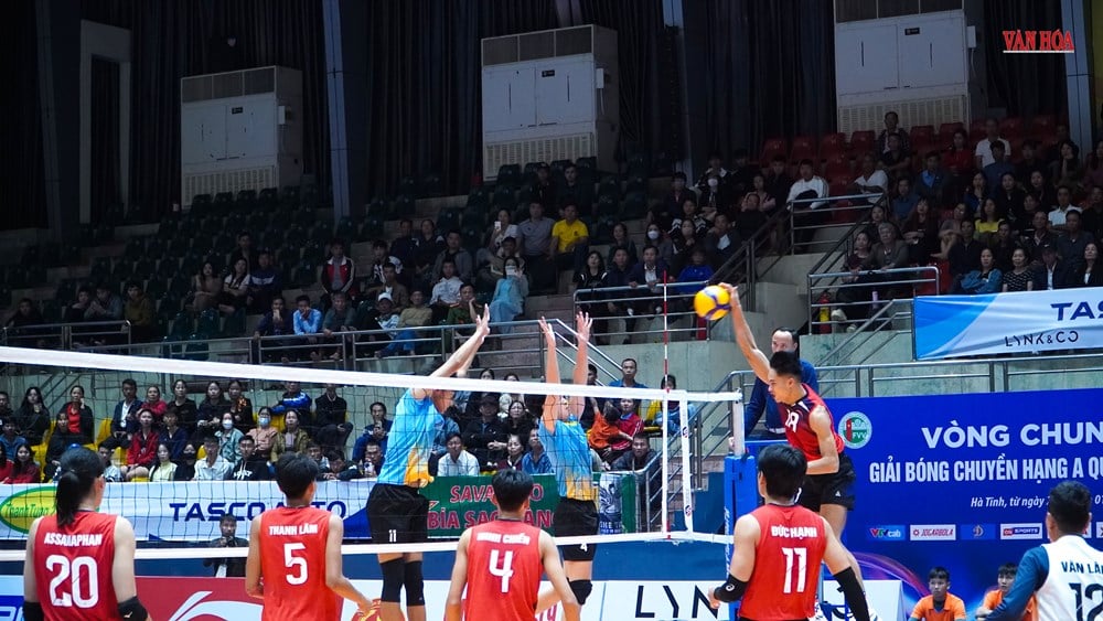 Ha Tinh vann överväldigande den inledande matchen i den nationella volleybollturneringen i A-klass - foto 3