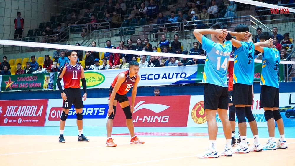 Ha Tinh vann överväldigande den inledande matchen i den nationella volleybollturneringen i A-klass - foto 10