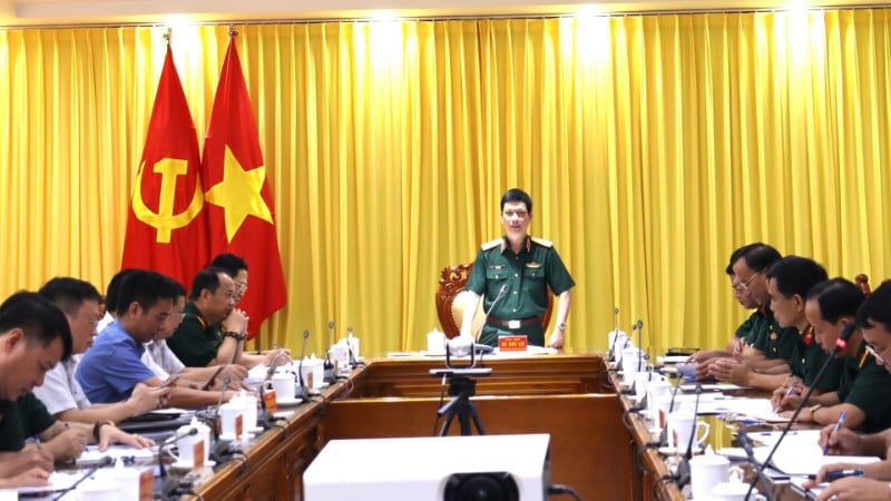 Thiếu tướng Hà Như Lợi, Phó Chủ nhiệm Tổng cục Hậu cần-Kỹ thuật, Phó Trưởng ban Chỉ đạo chính sách và nhà ở xã hội Bộ Quốc phòng phát biểu trong buổi làm việc.