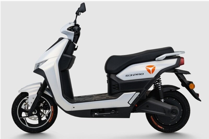 Motocicleta electrică Yadea S3 Pro are un motor puternic, o baterie durabilă de până la 150 km/încărcare și un preț surprinzător de mic!