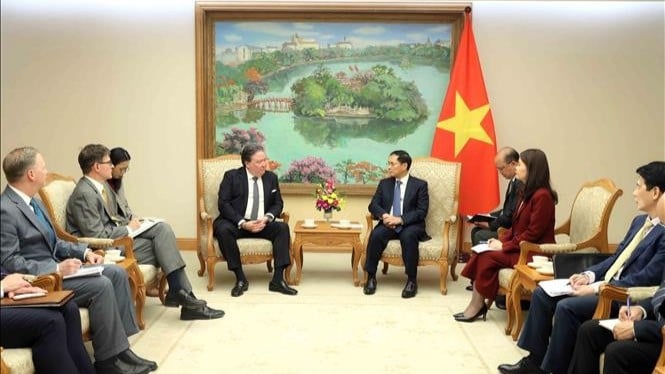 Phó Thủ tướng Bùi Thanh Sơn tiếp Đại sứ Hoa Kỳ tại Việt Nam Marc E. Knapper. (Ảnh: AN ĐĂNG/TTXVN)