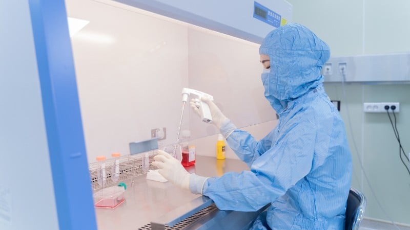 Một công đoạn trong quá trình tăng sinh tế bào miễn dịch tại Vinmec.