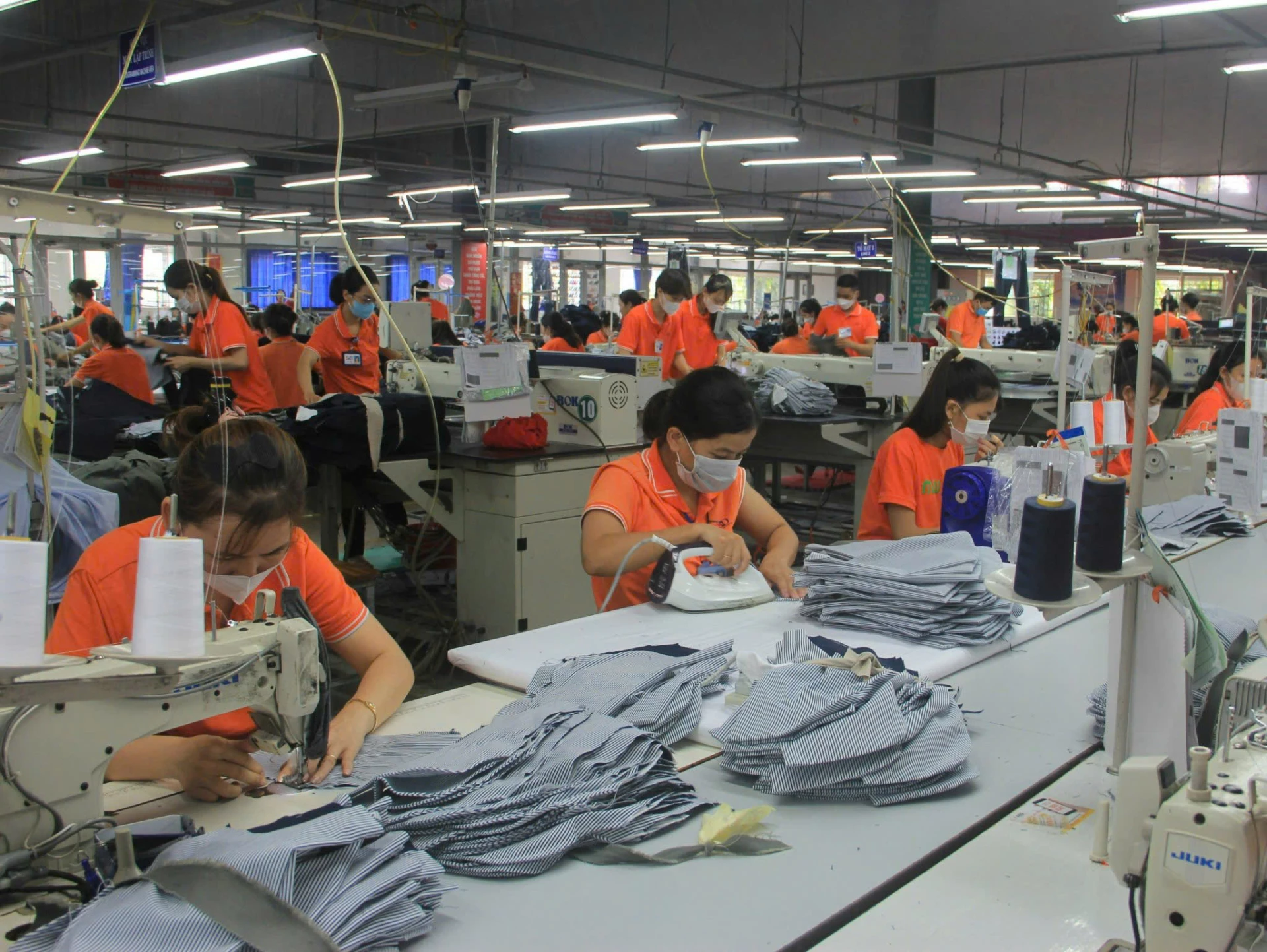 La industria de la confección tiene un crecimiento estable, creando empleo para unos 10.000 trabajadores locales - Foto: H.C.
