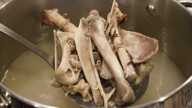 Enkle retter som er tilgjengelige på kjøkkenet inneholder mye kollagen, fulle av vitalitet - Bilde 3. Món ăn đơn giản có sẵn trong bếp chứa nhiều collagen, tràn đầy sức sống - Ảnh 3.