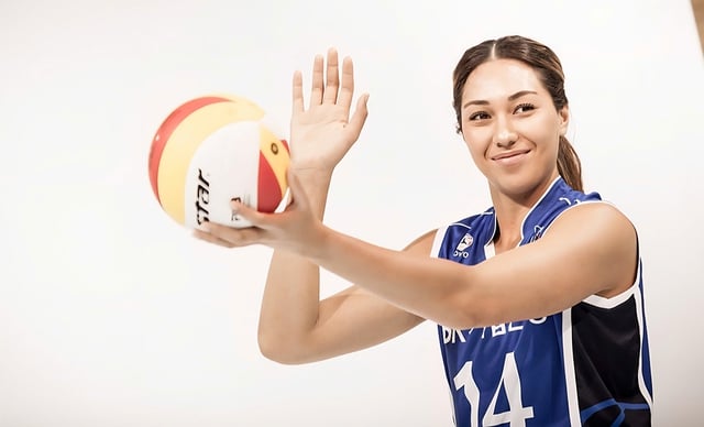 Jugadores extranjeros participan en el torneo nacional de voleibol de clase A - Foto 1. Ngoại binh góp mặt tại giải bóng chuyền hạng A toàn quốc- Ảnh 1.