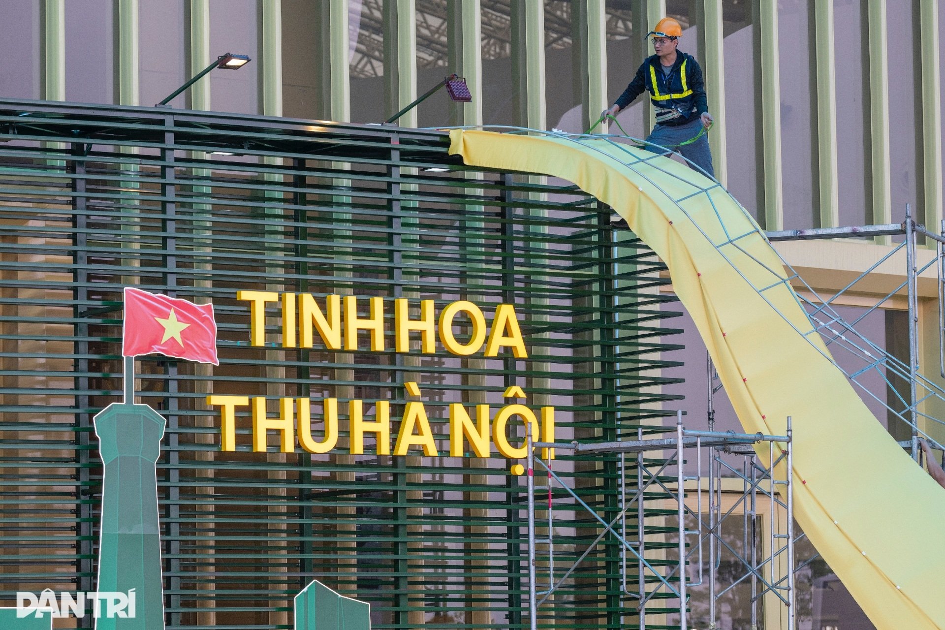 Hàng nghìn gian hàng gấp rút hoàn thiện, sẵn sàng cho Hội chợ Mùa thu 2025 - 3
