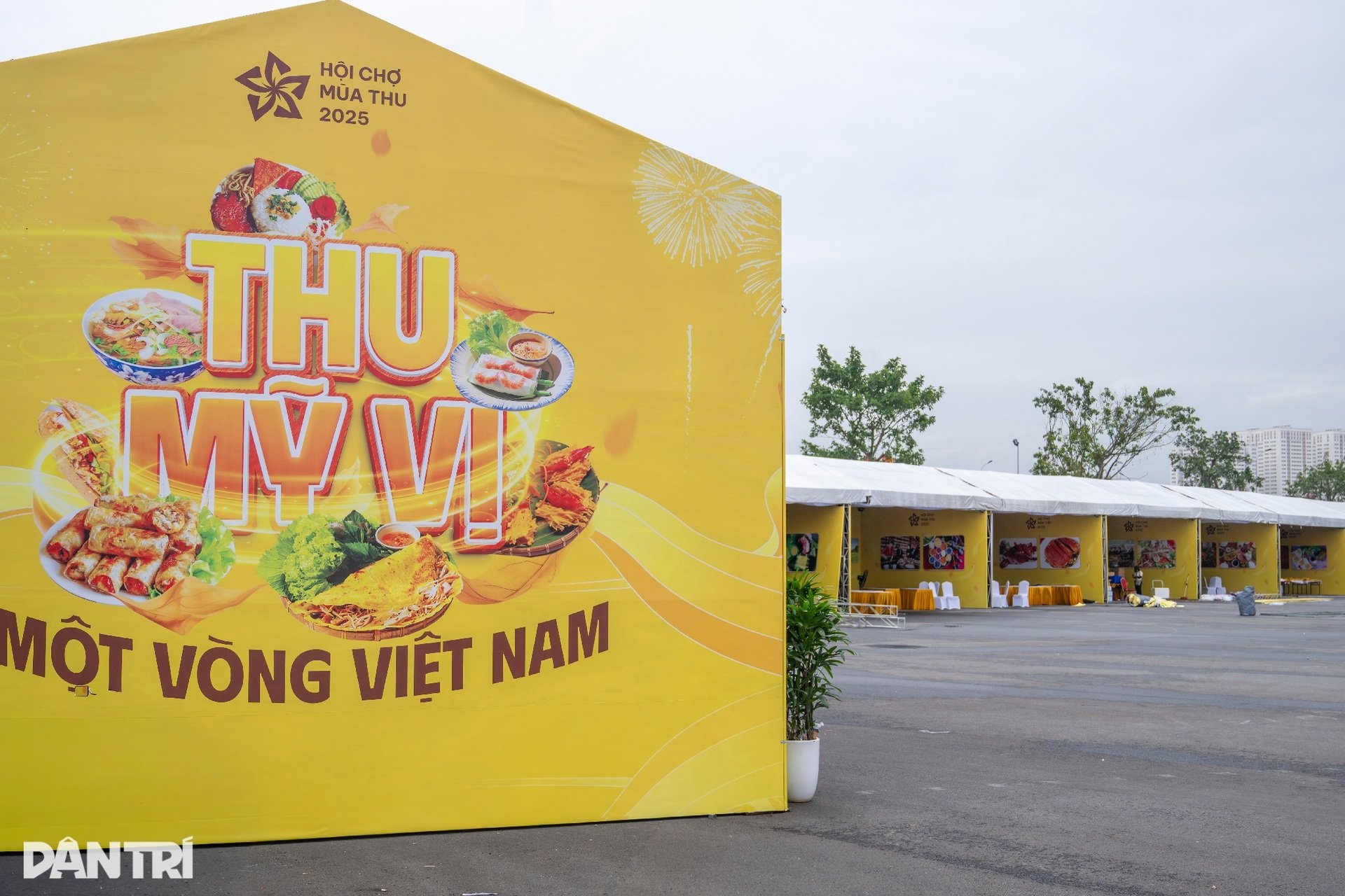 Hàng nghìn gian hàng gấp rút hoàn thiện, sẵn sàng cho Hội chợ Mùa thu 2025 - 14
