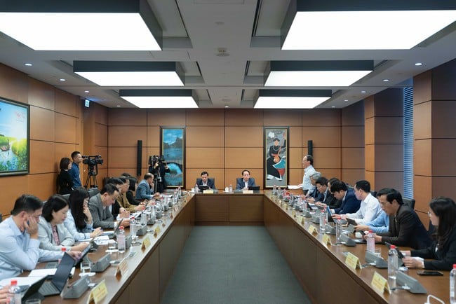Ändring av presslagen för att möta kraven i den nya situationen - Foto 3. Sửa đổi Luật Báo chí để đáp ứng yêu cầu của tình hình mới - Ảnh 3.