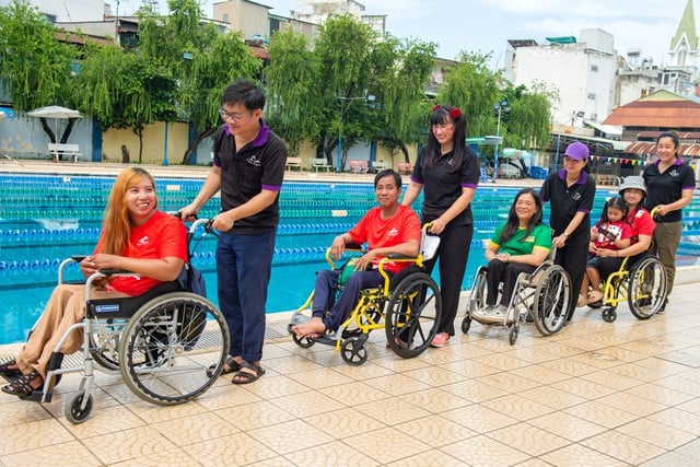 Những cánh tay thầm lặng của người khuyết tật - Ảnh 2.