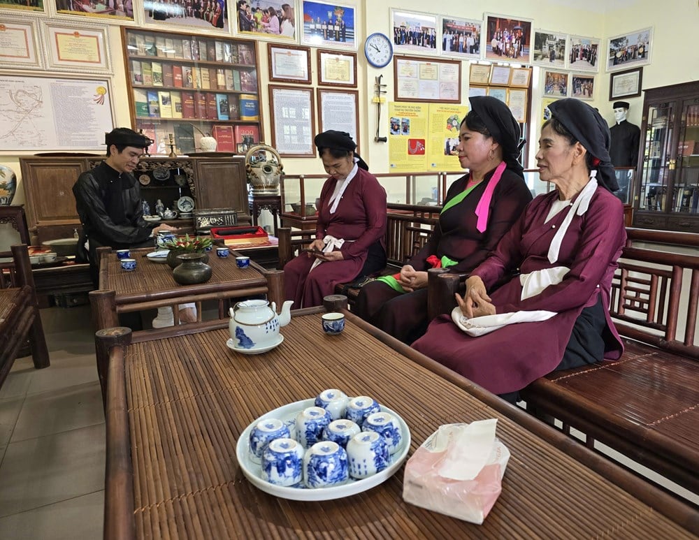 Bevarande av folksångstraditionen i byn Hoai Trung Quan Ho - foto 1