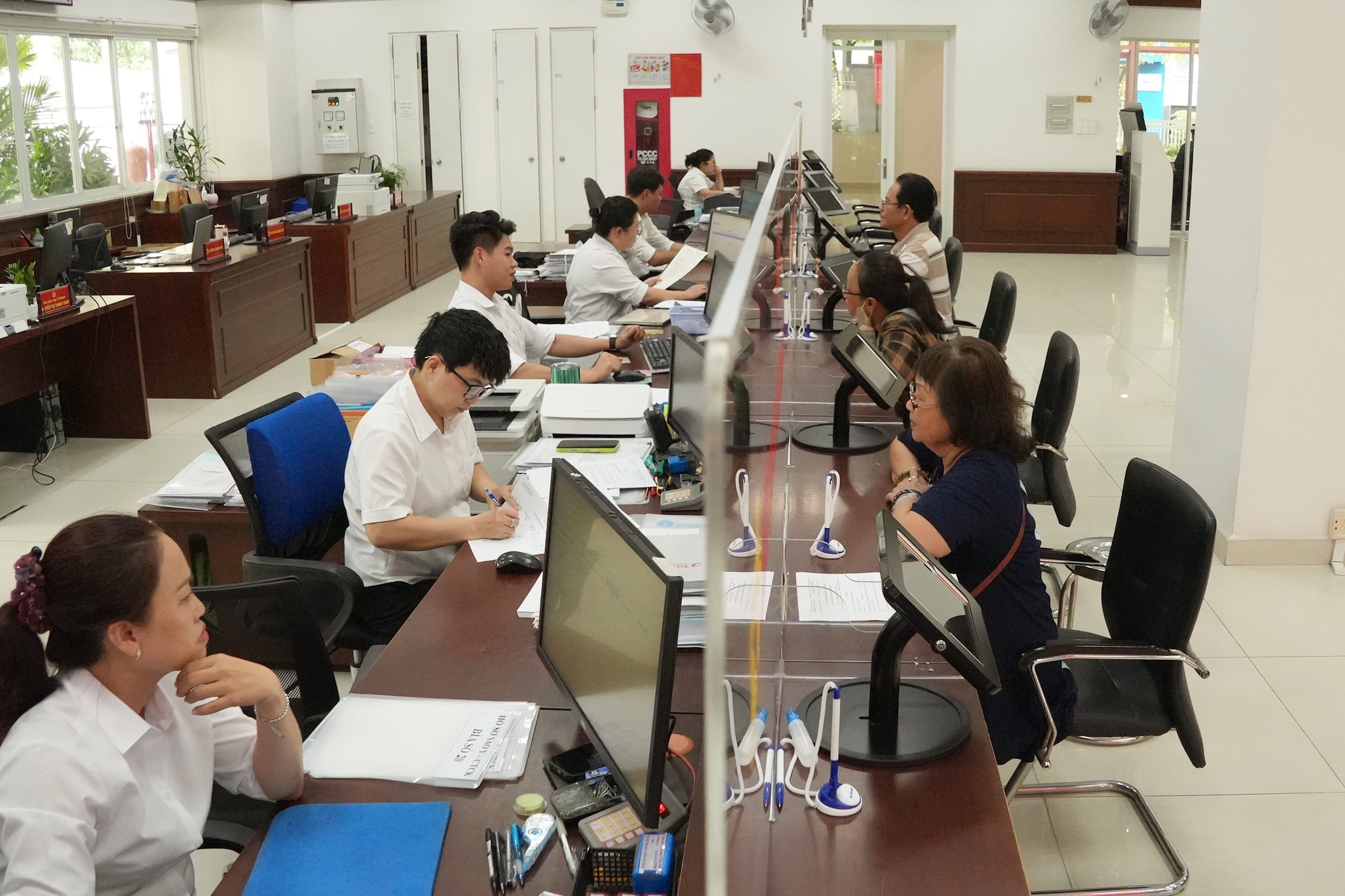 A Cidade de Ho Chi Minh implementa muitas soluções para superar limitações e melhorar a eficiência da reforma administrativa.