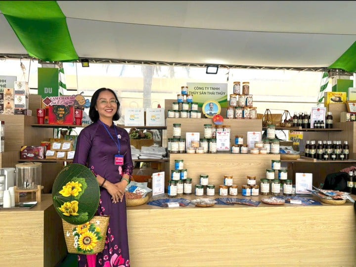 Thai Thuy Seafood Companys monter och försäljningsmonter på höstmässan 2025.