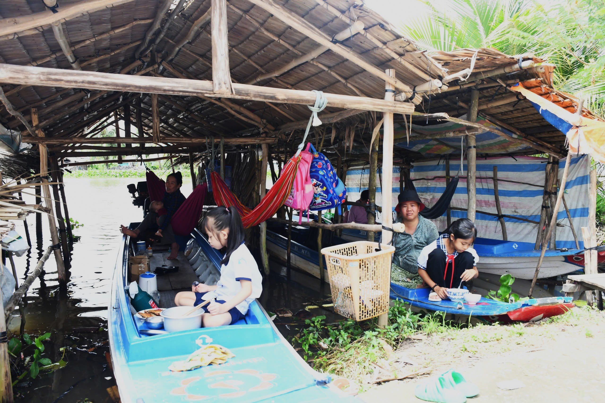 Gian nan đường đến trường bằng vỏ lãi của học sinh miền Tây- Ảnh 2.
