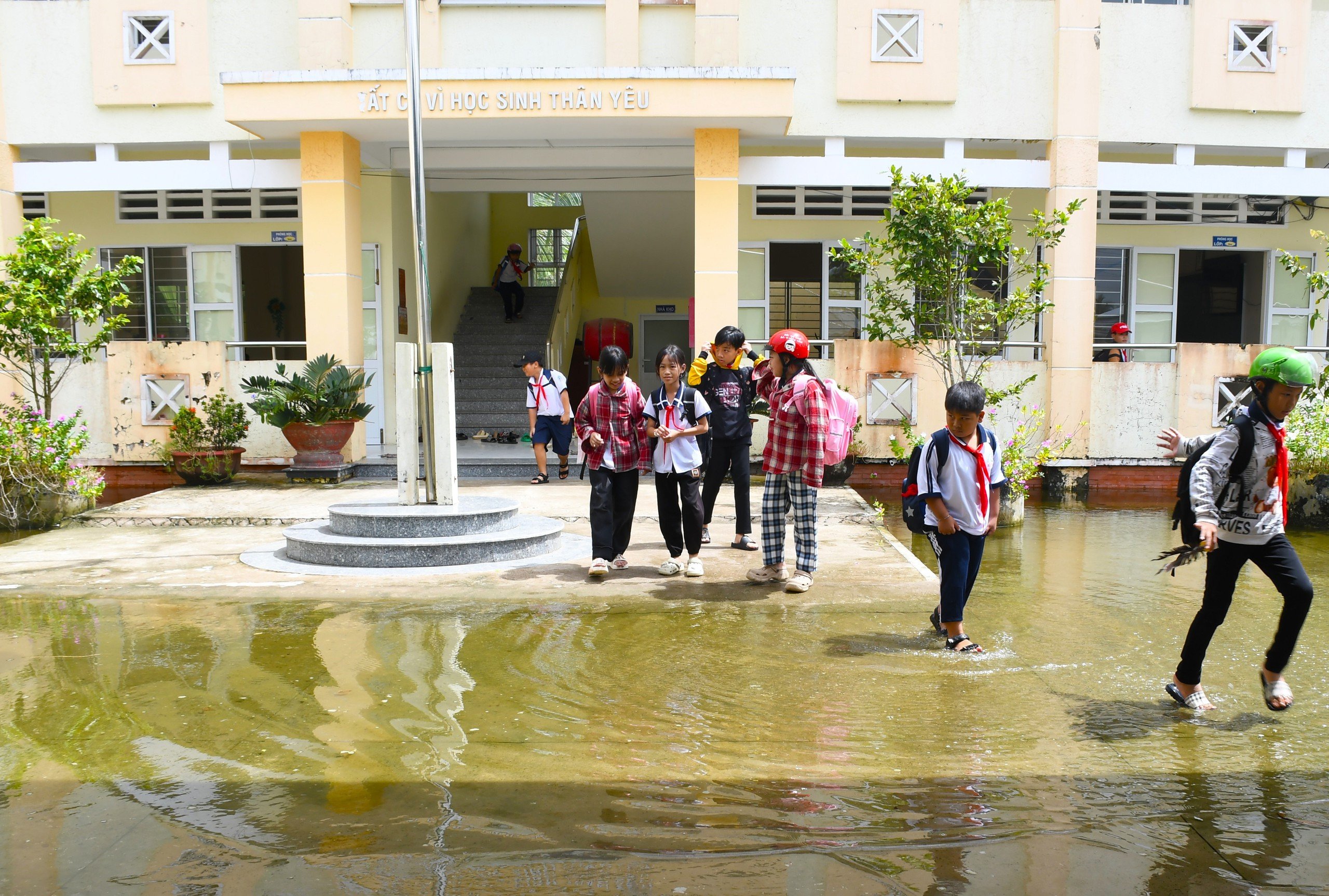 Gian nan đường đến trường bằng vỏ lãi của học sinh miền Tây- Ảnh 5.