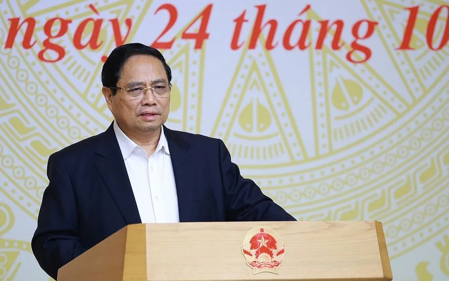 Thủ tướng Phạm Minh Chính làm việc về các giải pháp “phát triển đột phá nhà ở xã hội”. (Ảnh: TTXVN)