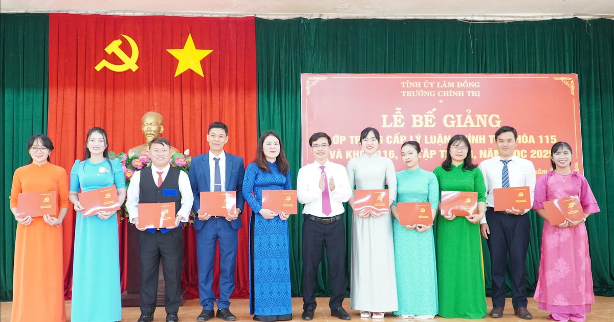 90 học viên Trường Chính trị Lâm Đồng nhận bằng Trung cấp lý luận chính trị - hành chính