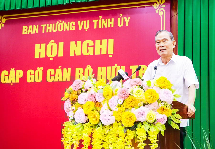 Tovarășa Nguyen Thai Binh - fost membru al Comitetului Central al Partidului, fost ministru de interne - a vorbit la întâlnire.