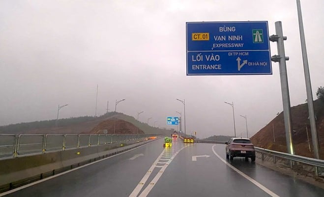 Ändra information på skylten för nord-sydlig motorväg genom Quang Tri -0