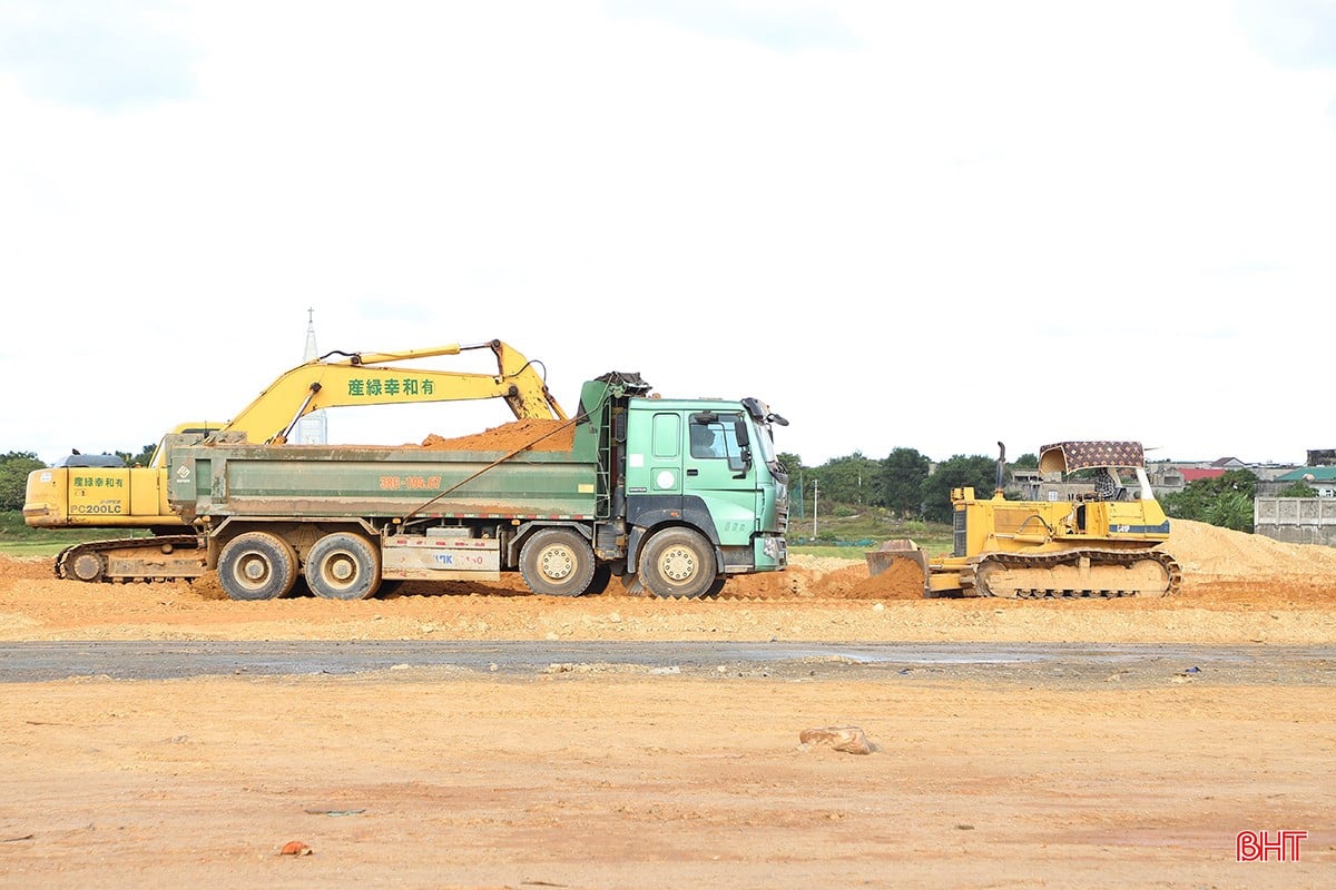 Tăng tốc tiến độ các công trình để đẩy nhanh giải ngân đầu tư công là giải pháp được tập trung để thúc đẩy tăng trưởng.