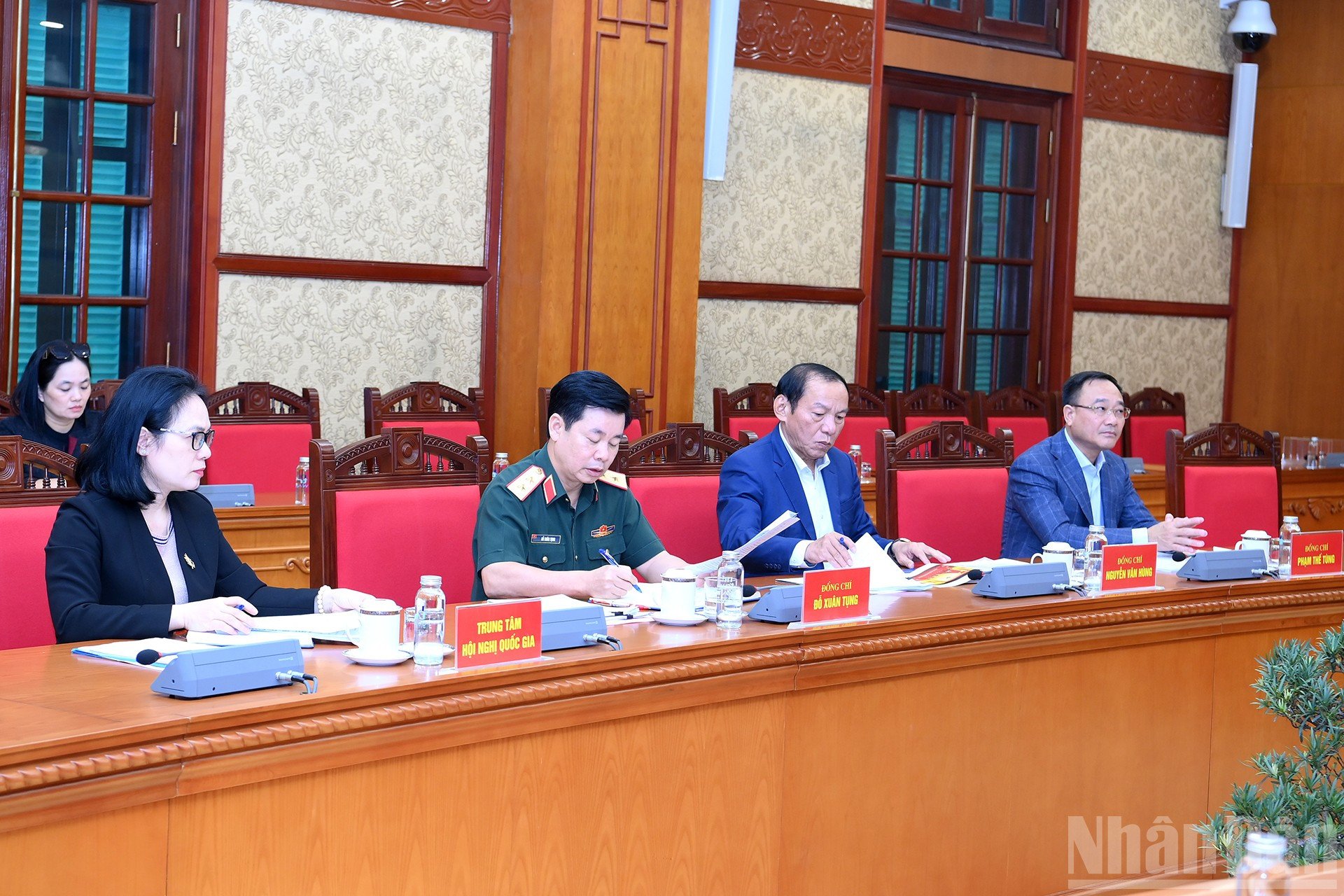ndo_br_a5-bnd-4550.jpg
