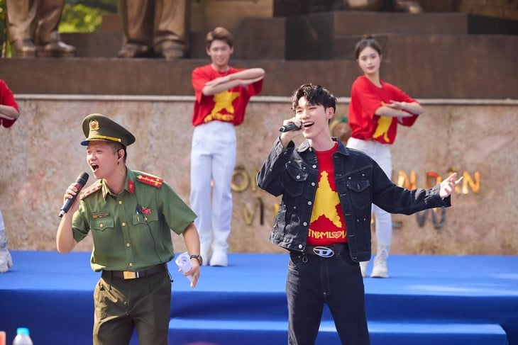 Không chỉ Vũ. mà Lohan, Lâm Bảo Ngọc cũng từng khoác áo lính - Ảnh 2.