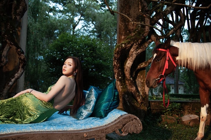 Chàng trai nào khiến Bích Phương hát: 'Vì sao em lại thương anh đến thế hả giời?' - Ảnh 4. Chàng trai nào khiến Bích Phương hát: 'Vì sao em lại thương anh đến thế hả giời?' - Ảnh 4.