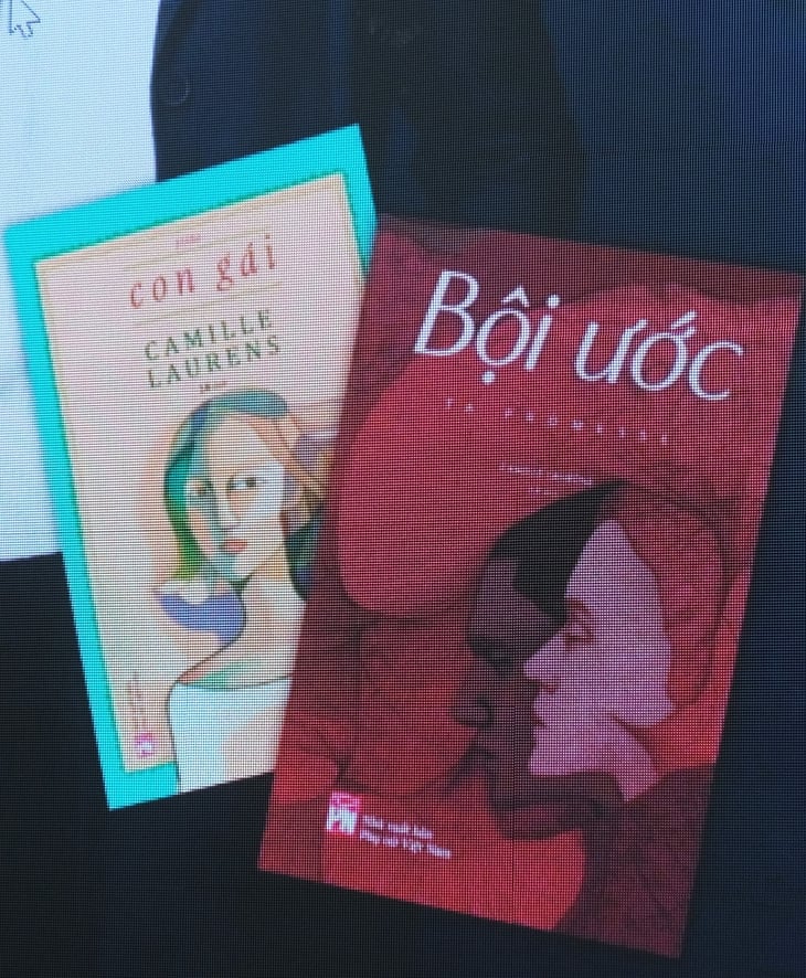 Femeile se mănâncă singure când scriu? - Fotografia 2. Camille Laurens - Ảnh 2.