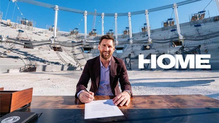 Messi gia hạn hợp đồng đến 2028, 