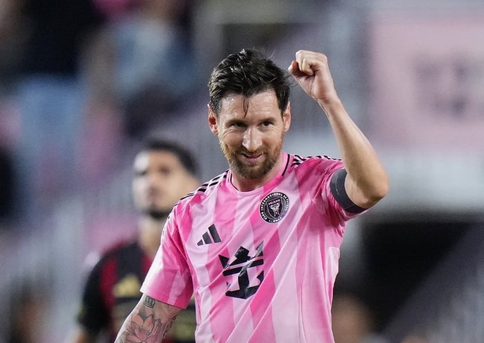 Messi gia hạn hợp đồng đến 2028, 