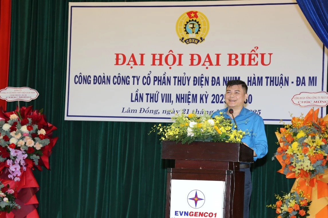 Comrade Pham Anh Van - Vice Chairman of the Trade Union of Power Generation Corporation 1 spoke at the Congress