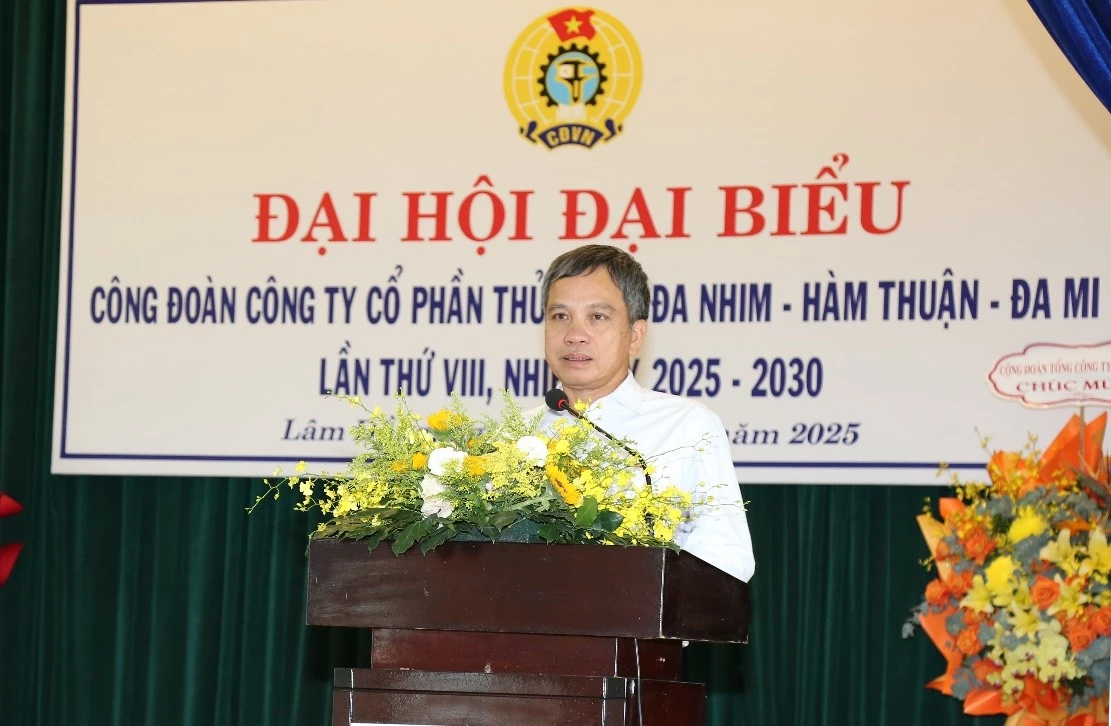 Comrade Le Van Quang - Party Secretary - Chairman of the Board of Directors of the Company spoke at the Congress