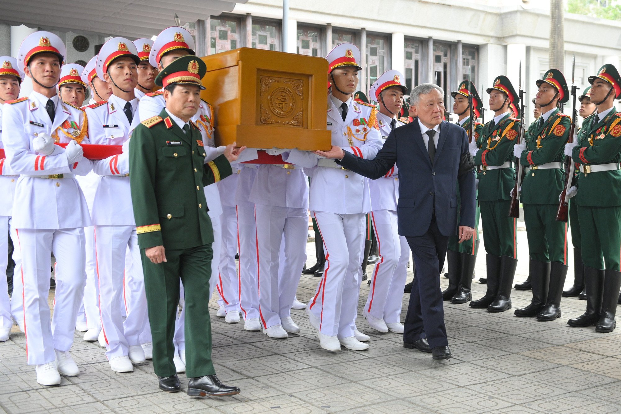 tang-le-tran-phuong-2139.jpg