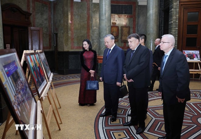 ttxvn-tong-bi-thu-to-lam-phat-bieu-chinh-sach-tai-dai-hoc-sofia-3.jpg