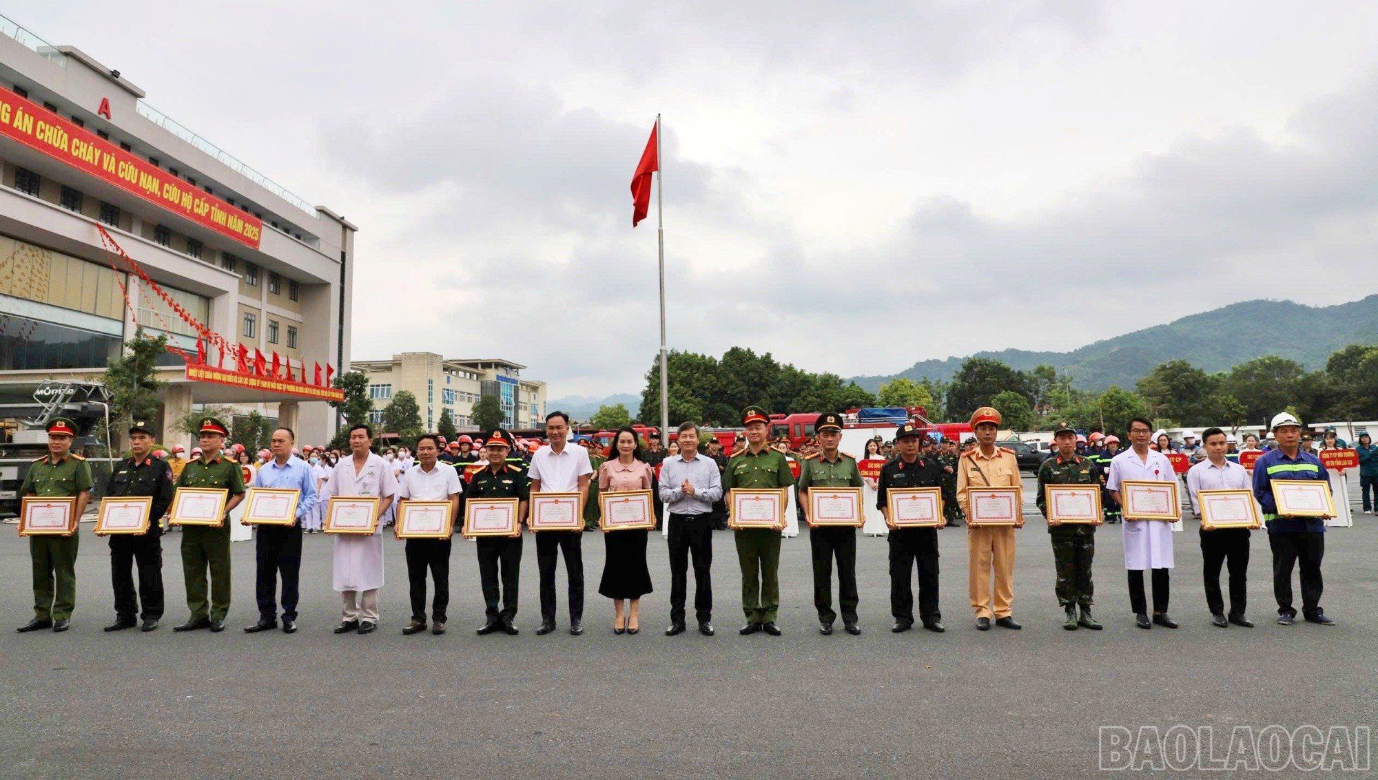 baolaocai-br_khen-1.jpg