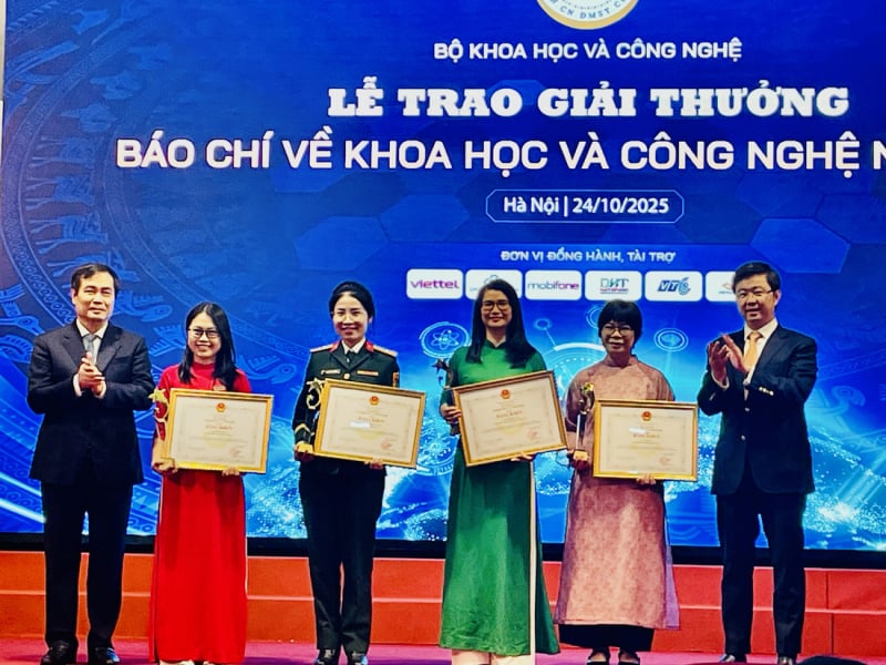 กระทรวงวิทยาศาสตร์และเทคโนโลยี ยกย่องนักเขียนที่เขียนเกี่ยวกับวิทยาศาสตร์และเทคโนโลยี -0