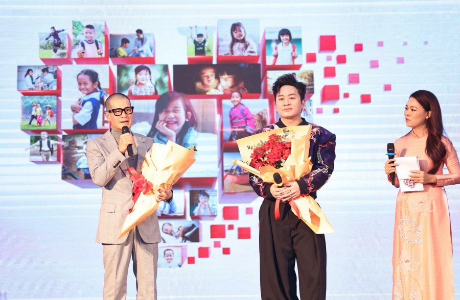 Đạo diễn Việt Tú, ca sĩ Tùng Dương