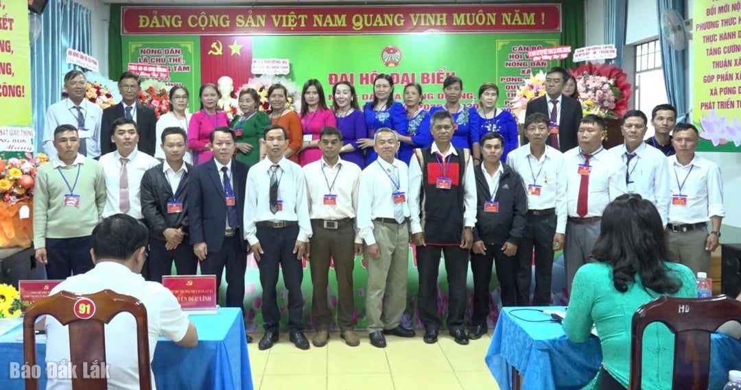 Ban Chấp hành Hội Nông dân xã Pơng Drang ra mắt đại hội.