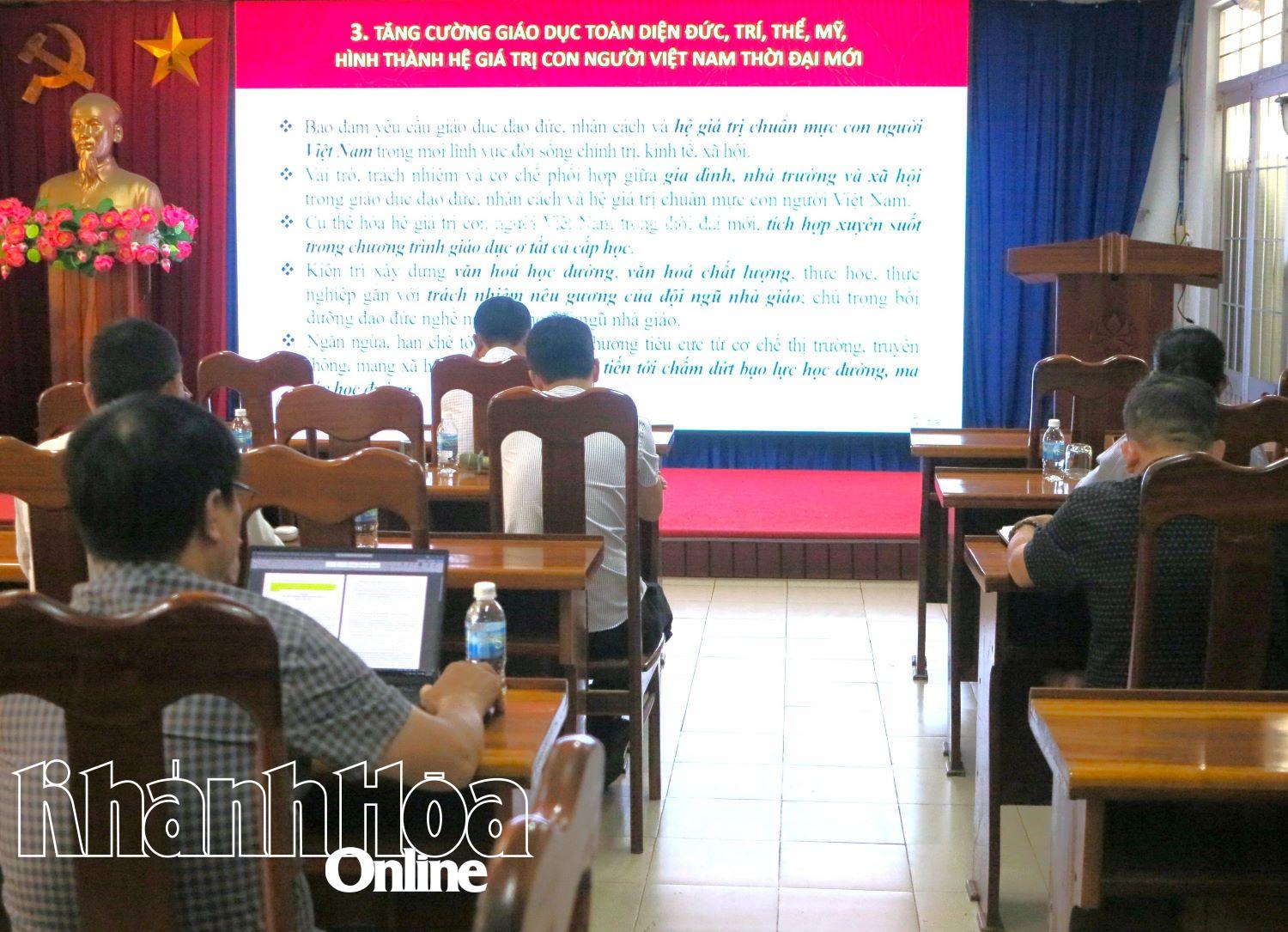 Quang cảnh điểm cầu Sở Giáo dục và Đào tạo Khánh Hòa.