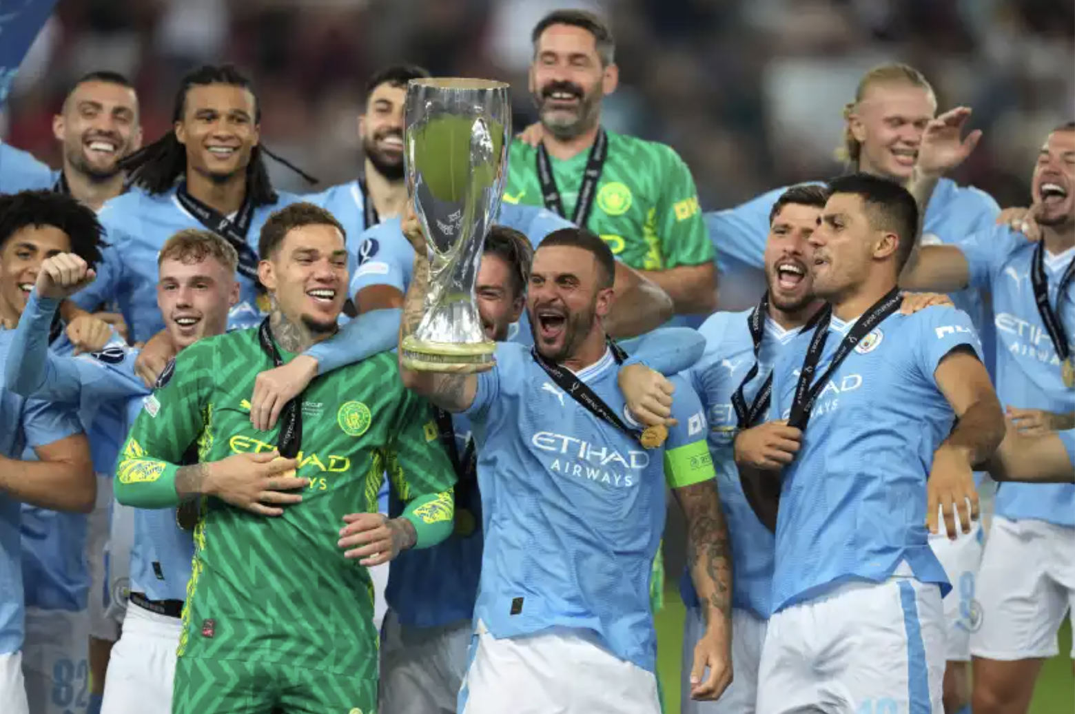 עבודה קלה, משכורת גבוהה, שוער מוזר במיוחד, סקוט קרסון עושה נס ענק עם מנצ'סטר סיטי - תמונה 2. Việc nhẹ lương cao, thủ môn siêu dị Scott Carson lập siêu kỳ tích với Man City  - Ảnh 2.